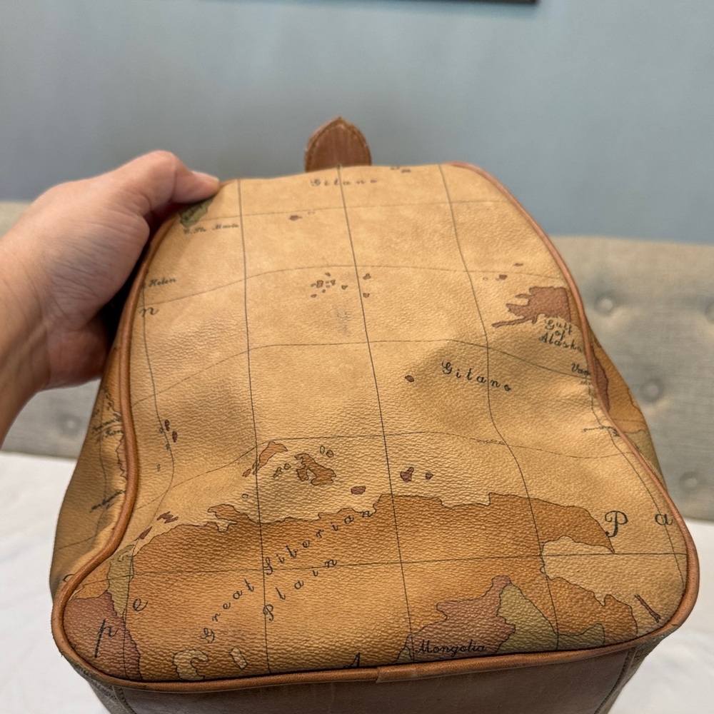 Gitano Tan Travel Bag with World Map Design - Picture 4 of 14